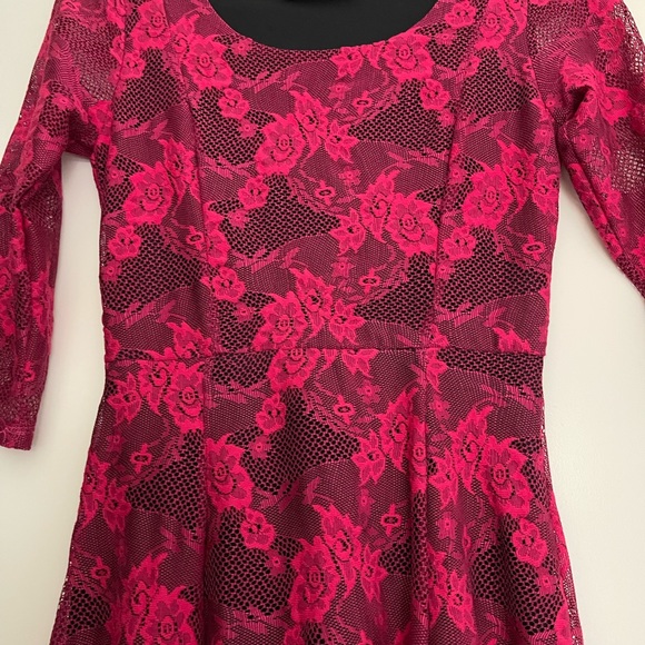 Lace dress . 3/4-sleeves. Size Small. - Picture 3 of 5